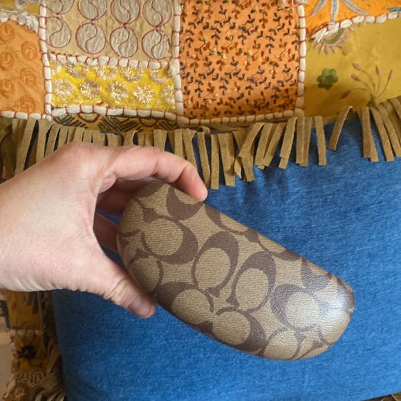 Coach sunglasses case only with sunglasses cleaning cloths - Picture 4 of 5